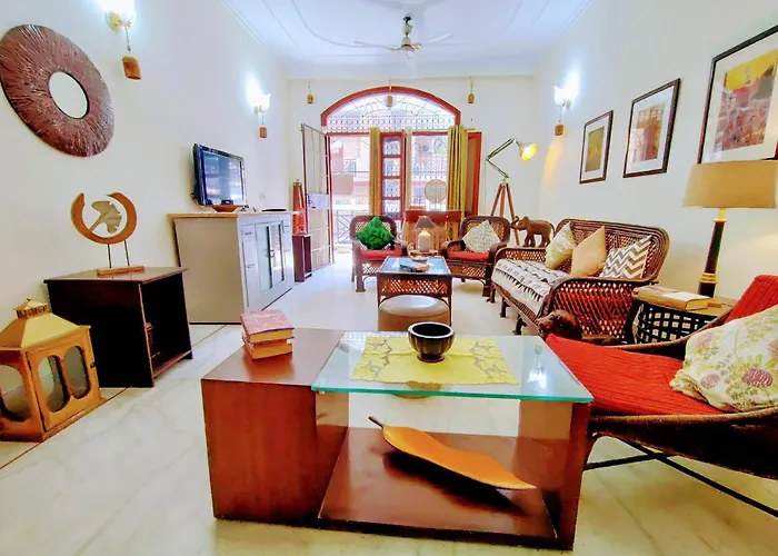 Stay Nearby Lutyen\'S Delhi Just 15Min From Connaught Place