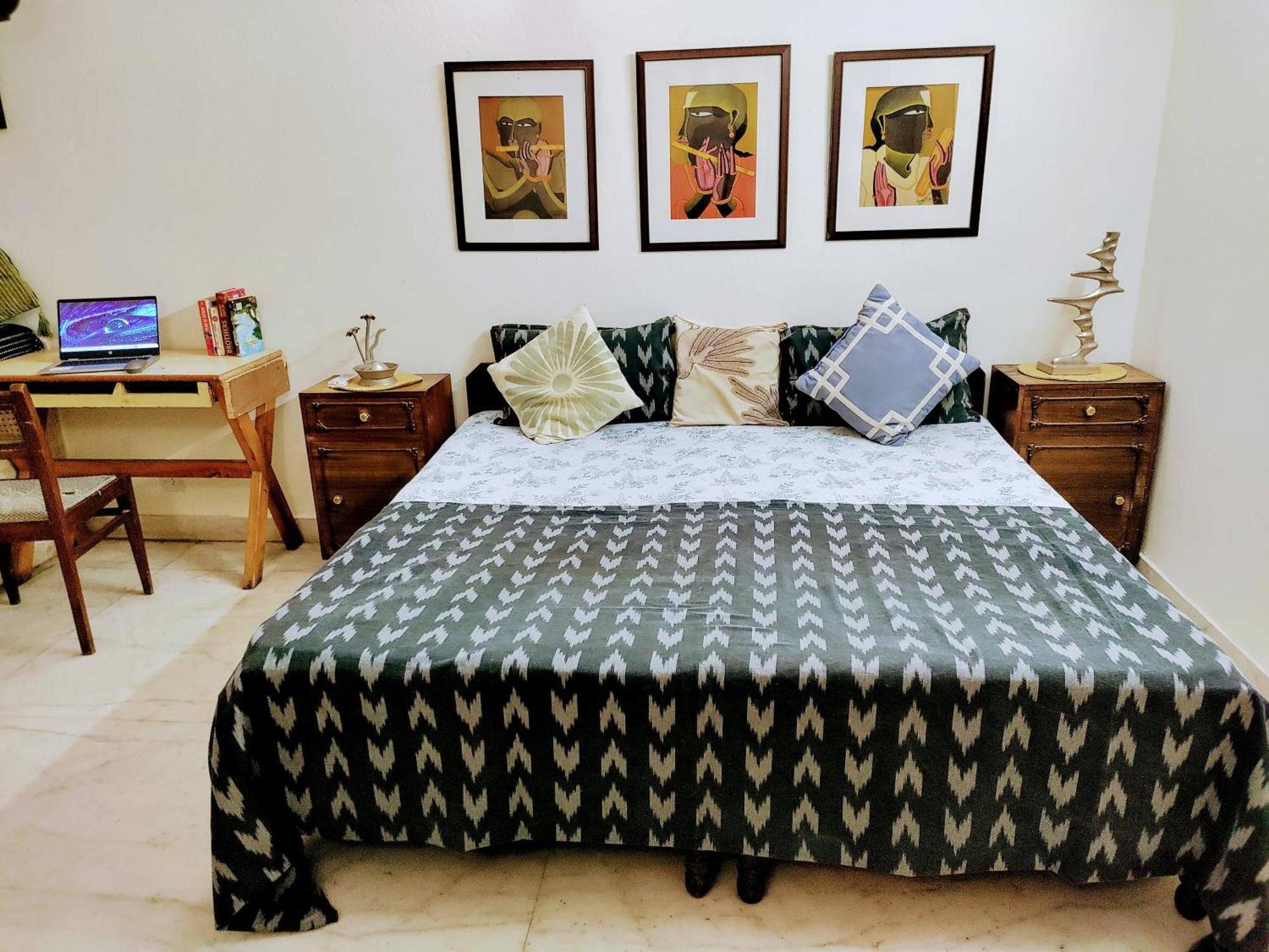 Nearby Lutyen's Delhi Just 15min From Connaught Place *